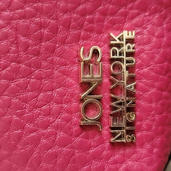 Jones New York Signature Ruby/Carmel Colorblock faux leather bag. Back zipper. - Picture 7 of 15